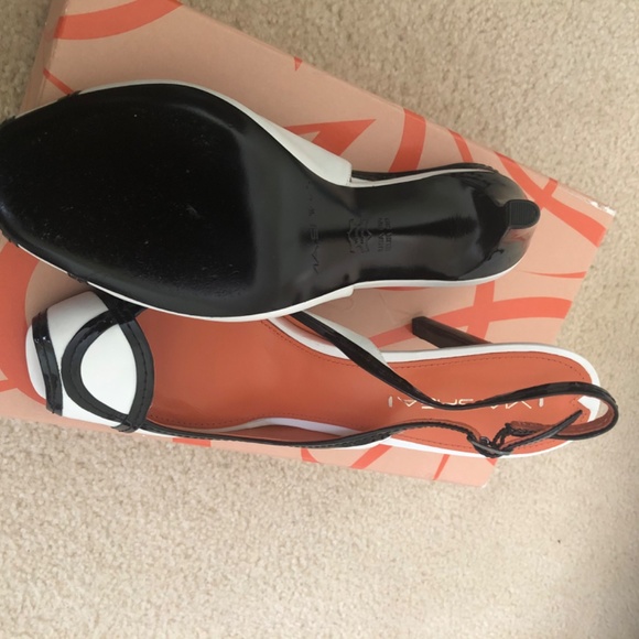 Via Spiga White/Black sling back - Picture 4 of 6